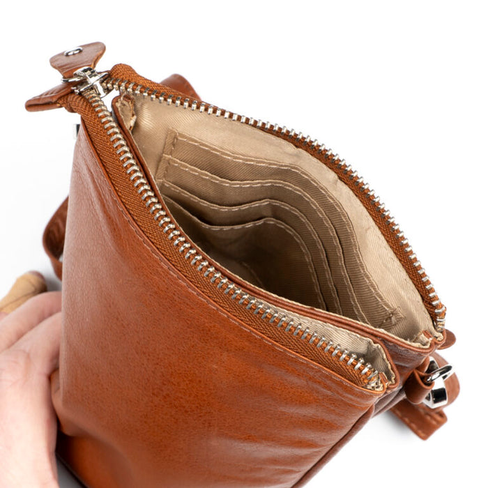 A. Eriksson nahkainen pikkulaukku Helinä Q ruskea