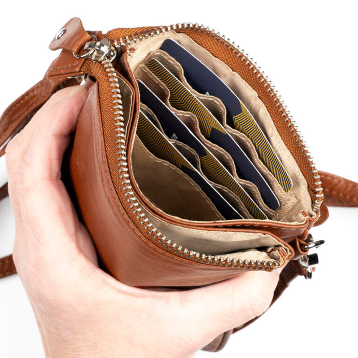 A. Eriksson nahkainen pikkulaukku Helinä Q ruskea