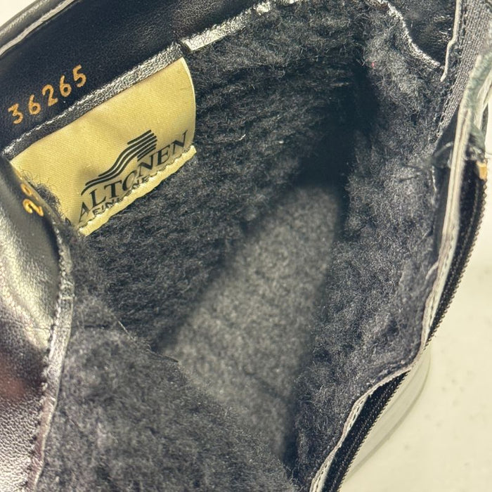 Aaltonen tilavalestiset nilkkurit musta