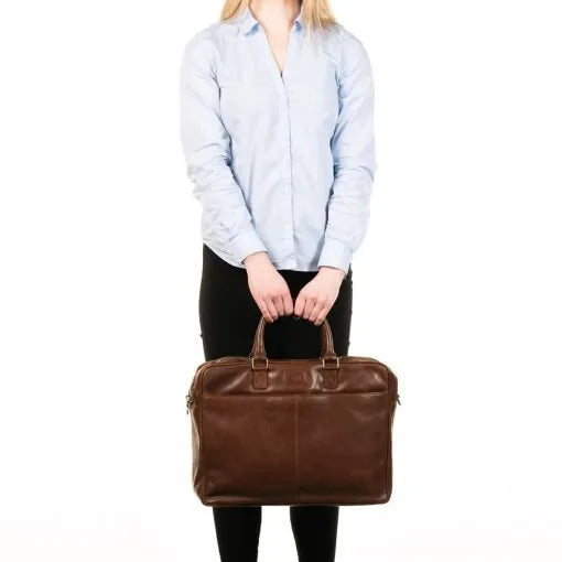 Nahkainen tietokonesalkku A. Eriksson Gullkrona Greg ruskea