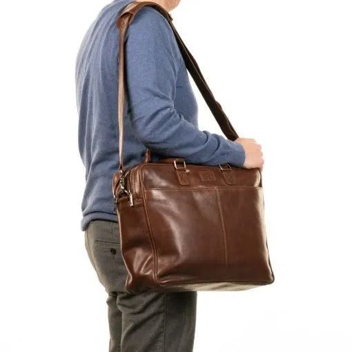 Nahkainen tietokonesalkku A. Eriksson Gullkrona Greg ruskea