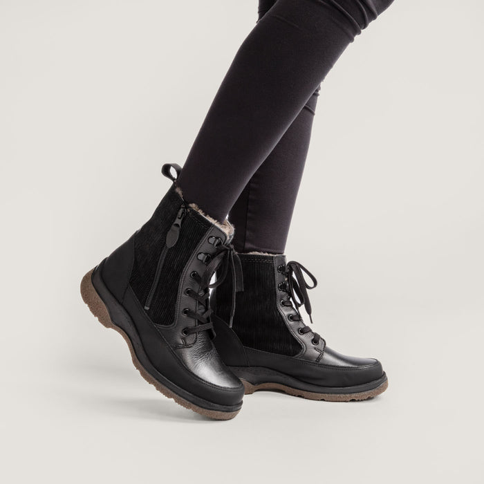 Piqant naisten talvinilkkurit turkisvuorilla musta